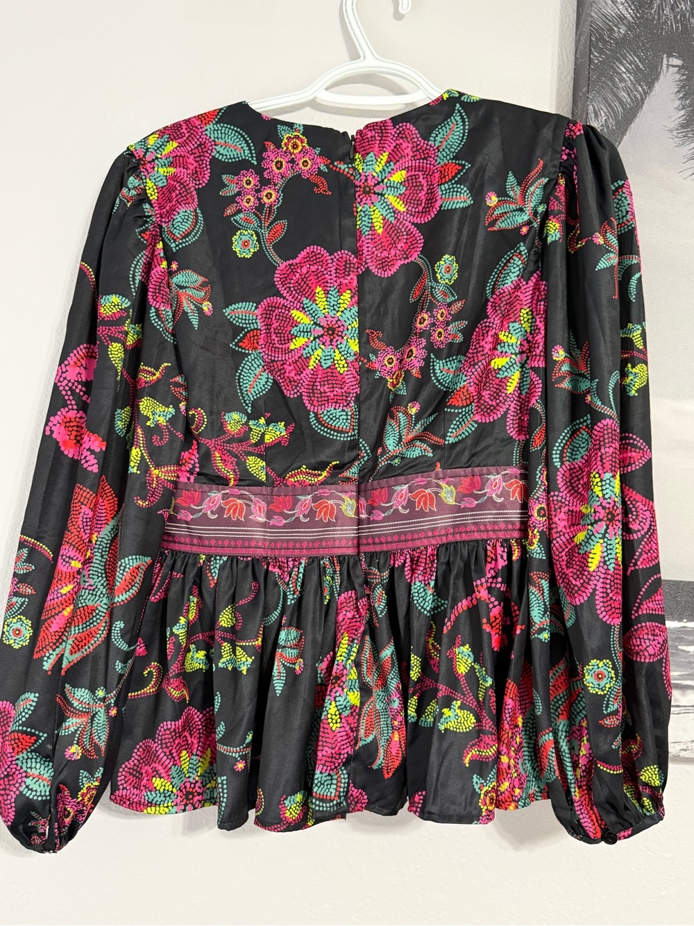 Avara Taylor Black Floral Wrap Blouse Top Sz S $84 Retail - Picture 7 of 8